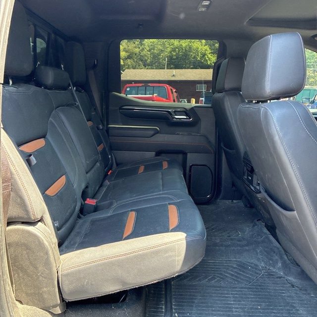 Used 2023 GMC Sierra 1500 AT4 w/ Technology Package AWD/4WD image 8