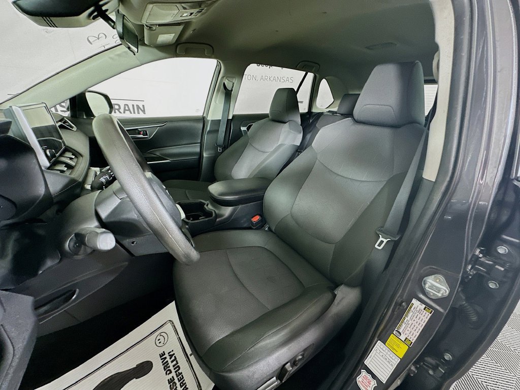 Used 2025 Toyota RAV4 XLE AWD/4WD image 17