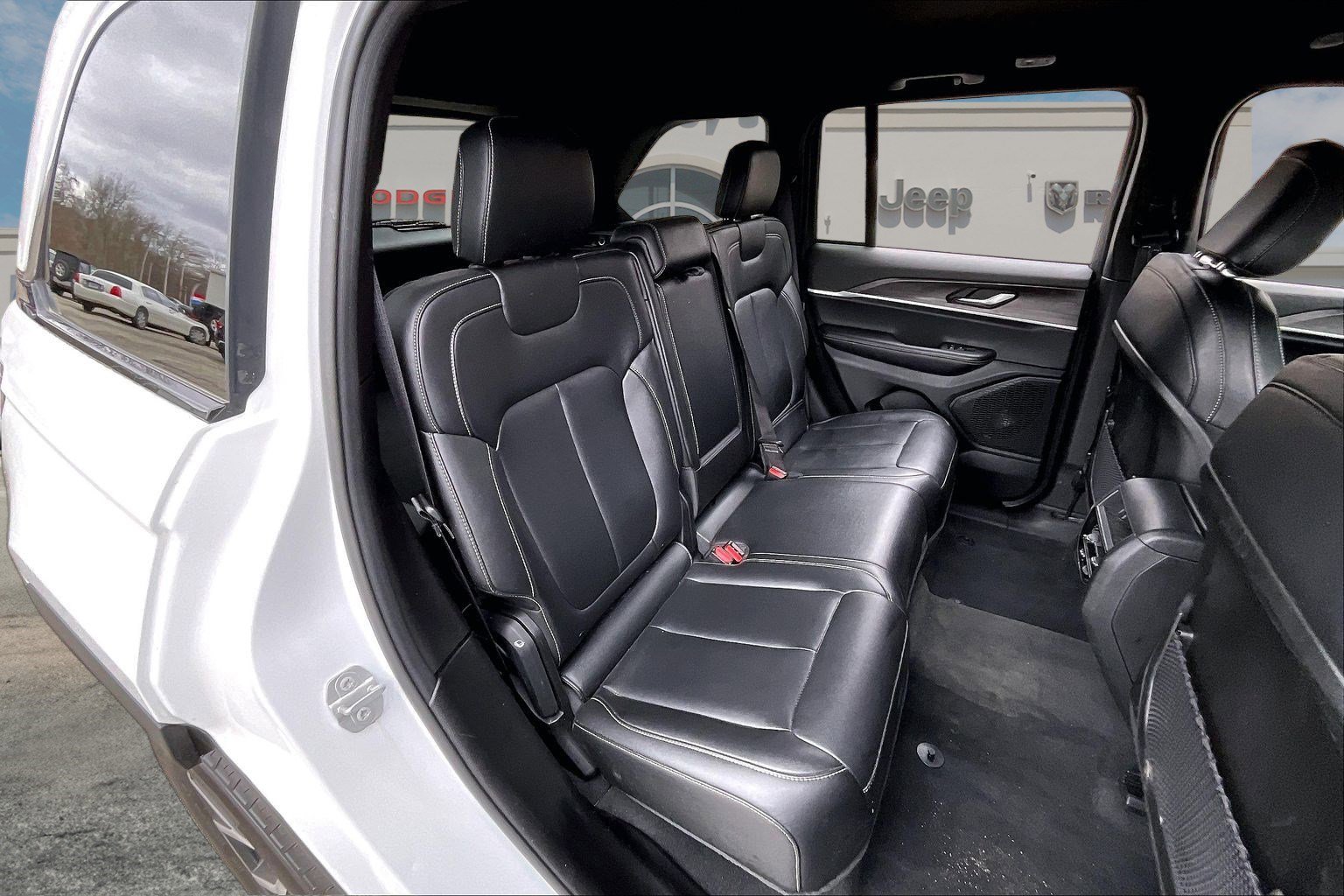 Certified 2025 Jeep Grand Cherokee Limited AWD/4WD image 24