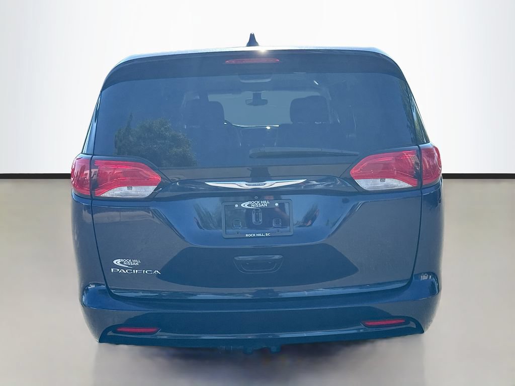 Used 2017 Chrysler Pacifica Touring FWD image 7