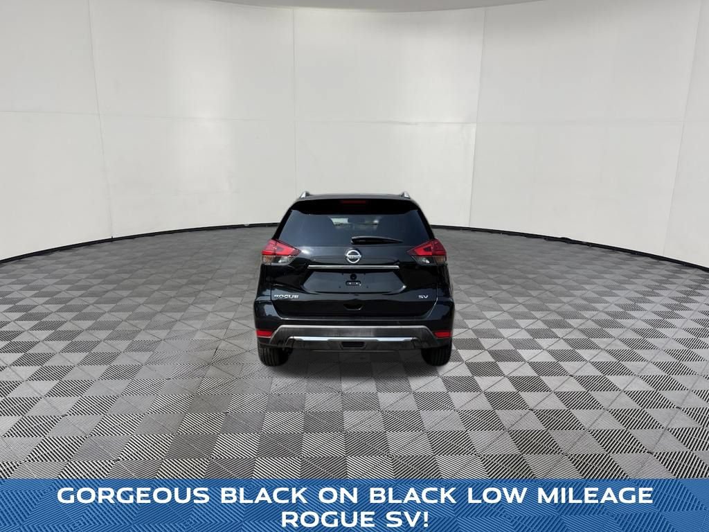 Used 2017 Nissan Rogue SV w/ SV Premium Package FWD image 4