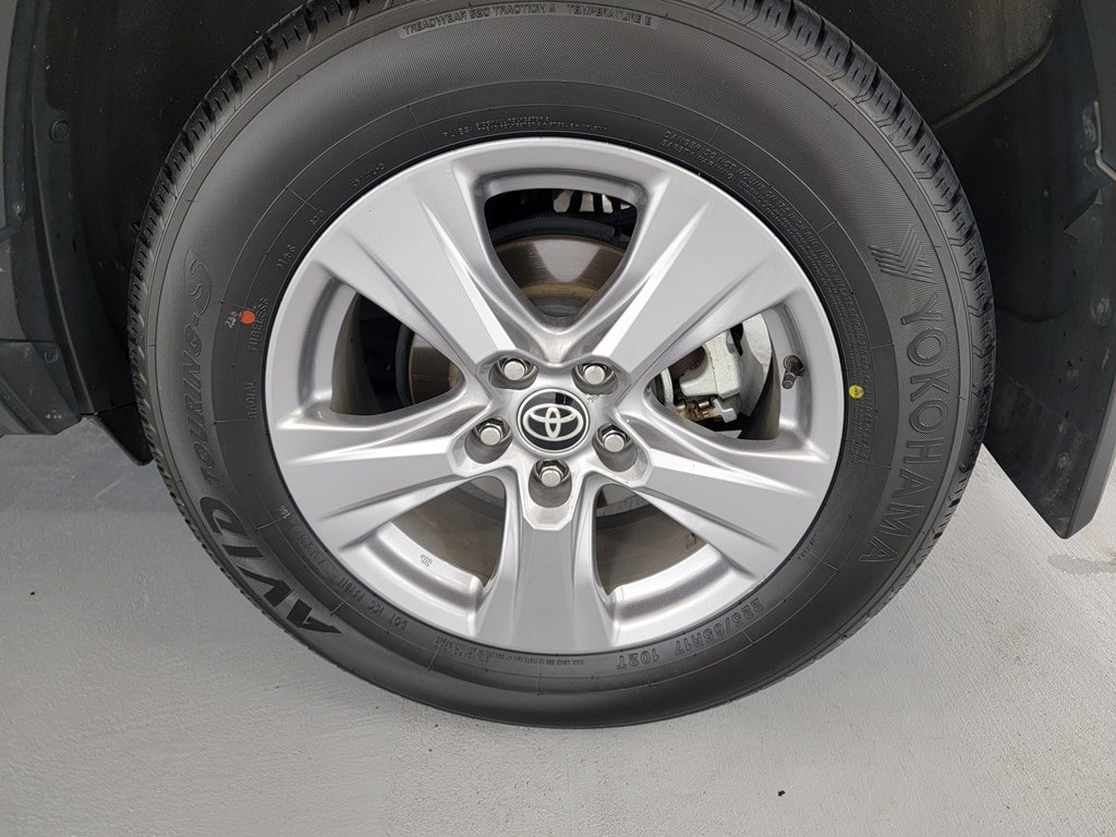 Used 2022 Toyota RAV4 XLE w/ Convenience Package FWD image 10