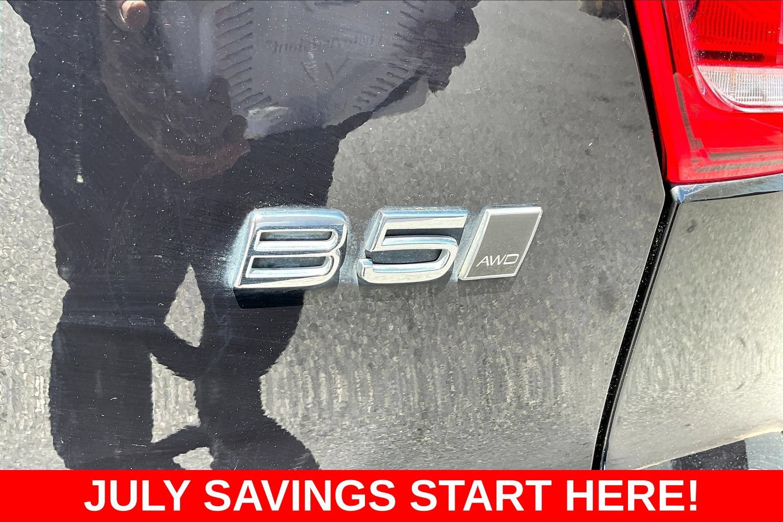 Used 2024 Volvo XC40 B5 Plus AWD/4WD image 30