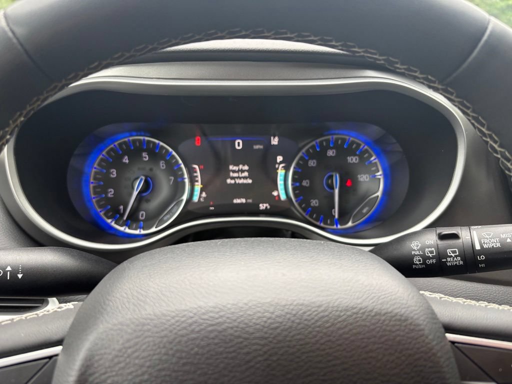 Used 2024 Chrysler Pacifica Touring-L FWD image 17