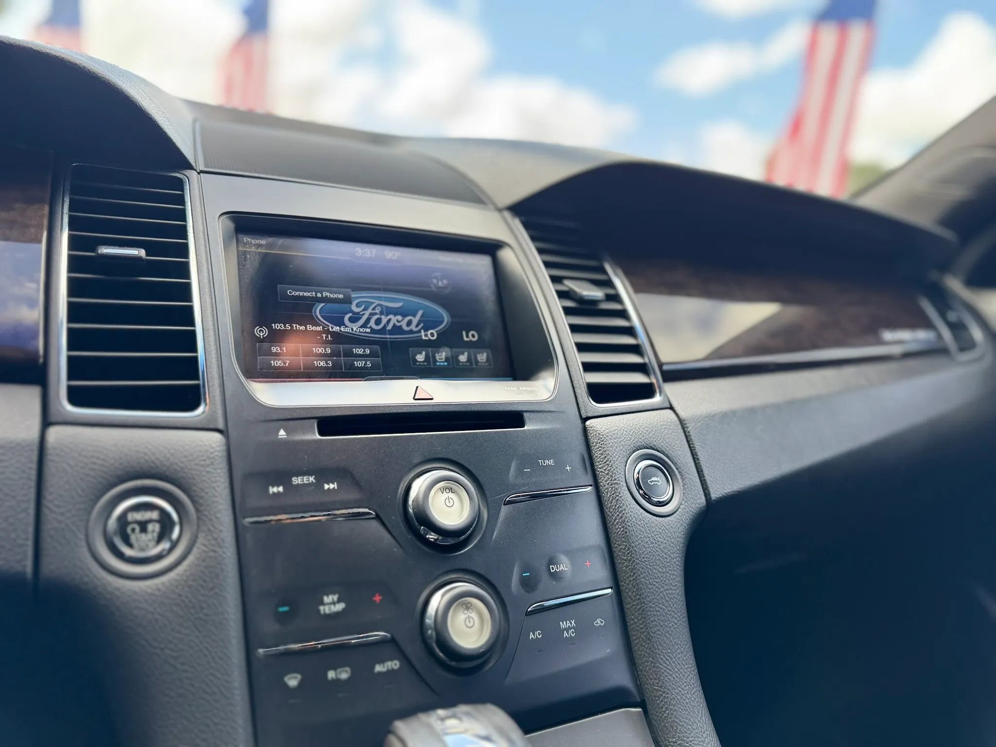 Used 2015 Ford Taurus Limited FWD image 24