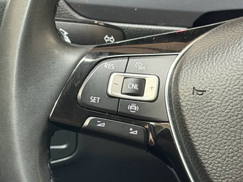 Used 2020 Volkswagen Tiguan SE image 19