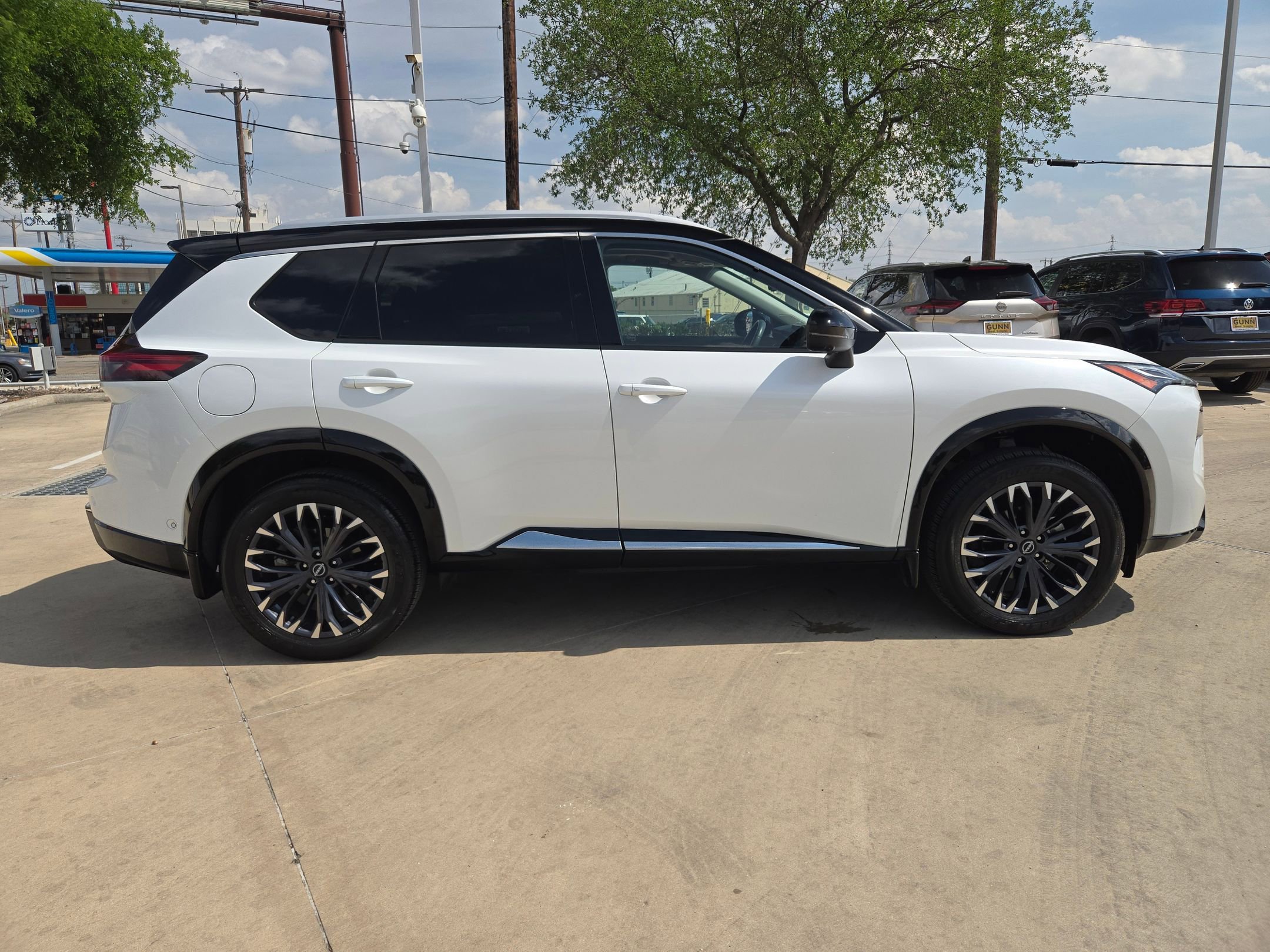 Certified 2024 Nissan Rogue Platinum w/ Platinum Premium Package image 3