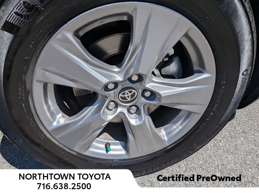 Used 2025 Toyota RAV4 XLE AWD/4WD image 42