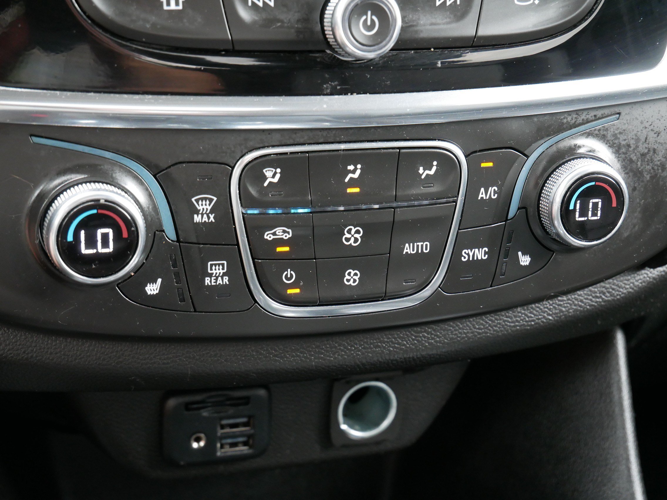 Used 2021 Chevrolet Traverse RS AWD/4WD image 23