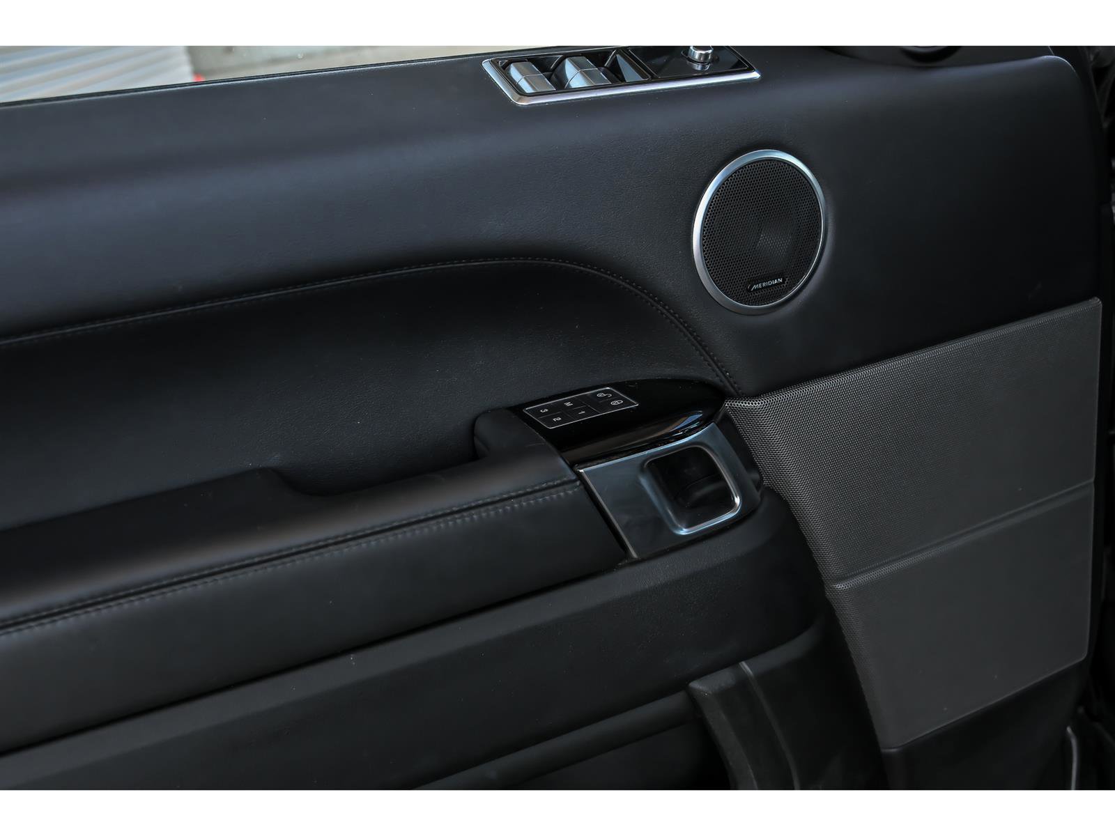 Used 2018 Land Rover Range Rover Sport HSE image 9