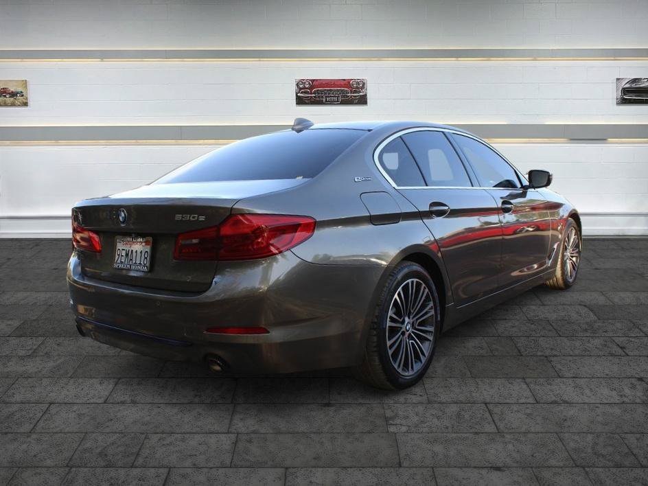 Used 2019 BMW 530e w/ Convenience Package RWD image 7
