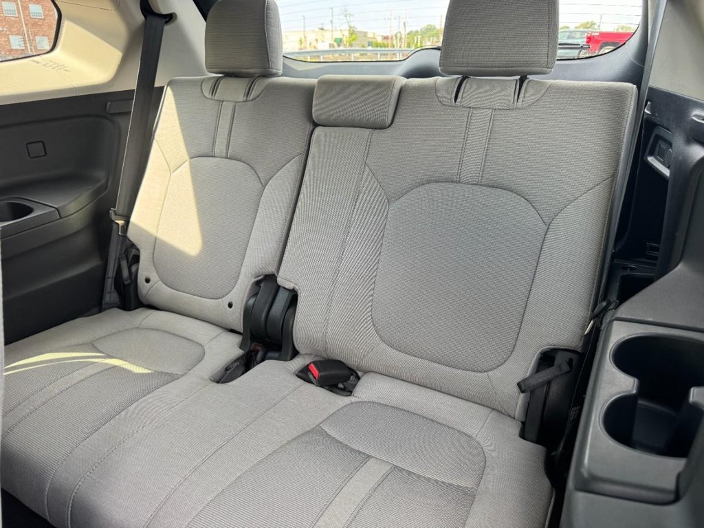 Used 2023 Honda Pilot LX image 15