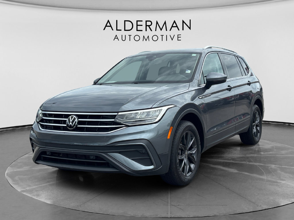 Used 2023 Volkswagen Tiguan SE AWD/4WD image 1