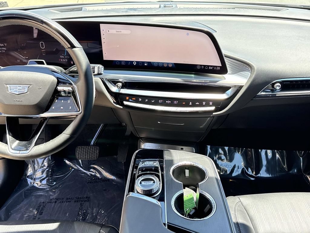 Certified 2025 Cadillac Lyriq Luxury w/ LPO, Floor Liner Package AWD/4WD image 9