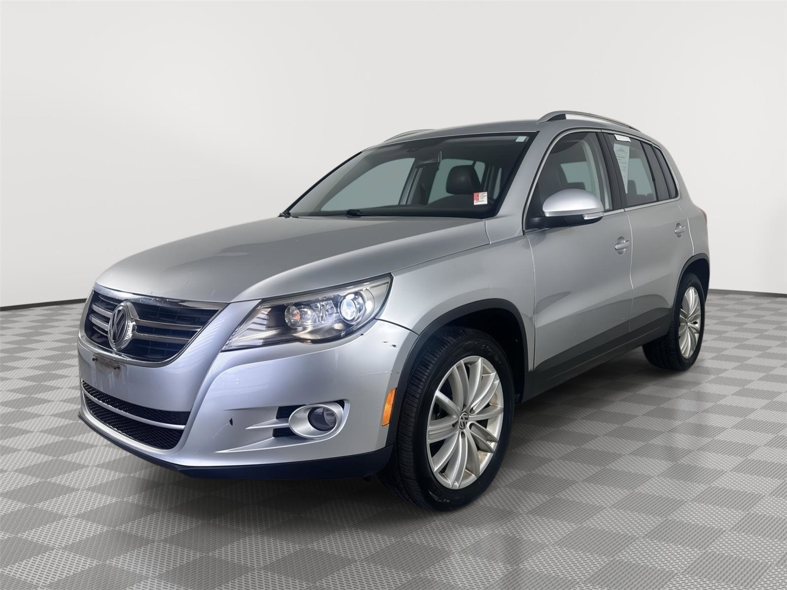 Used 2010 Volkswagen Tiguan SEL AWD/4WD image 3