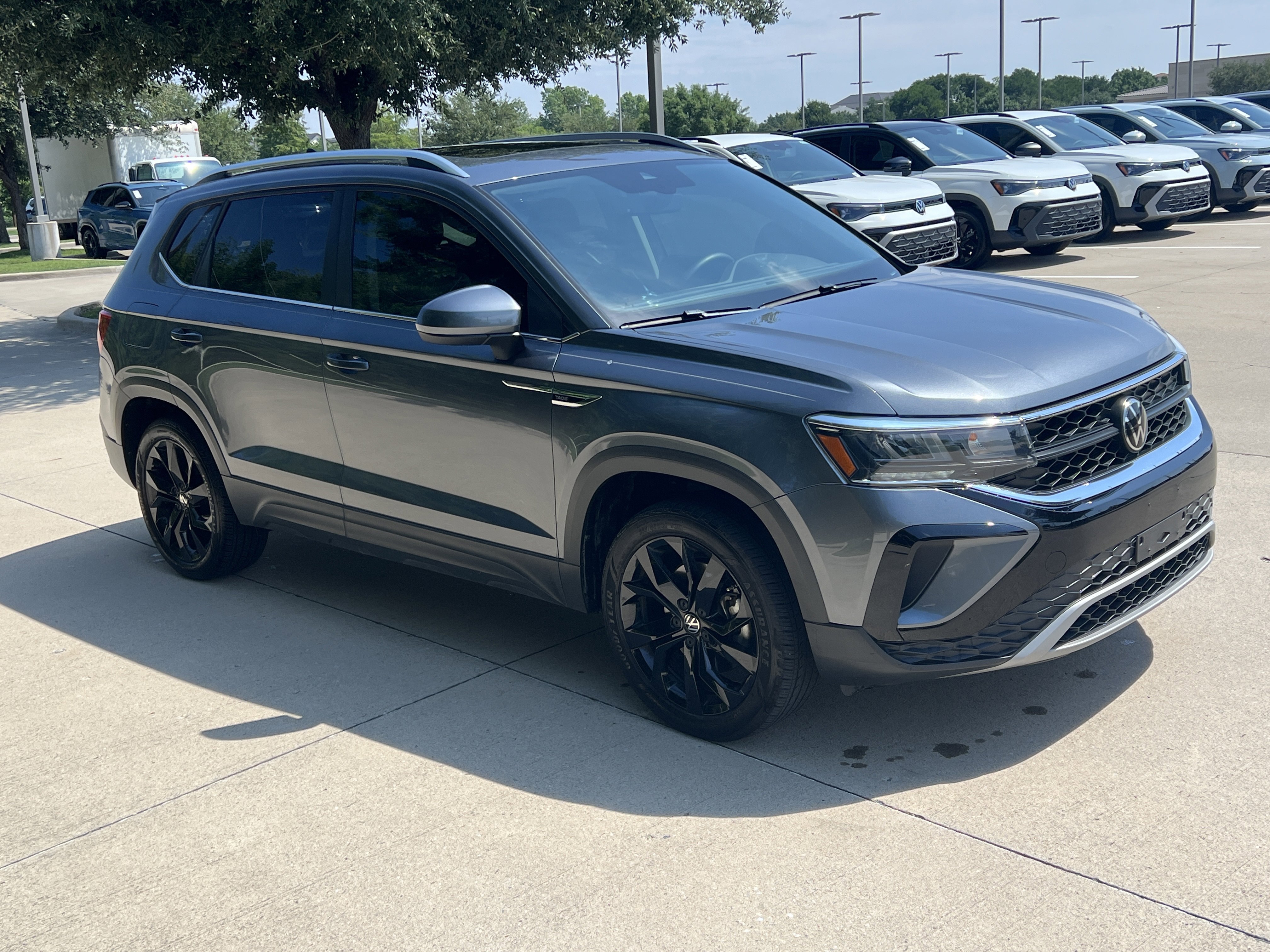 Certified 2023 Volkswagen Taos SE FWD image 2
