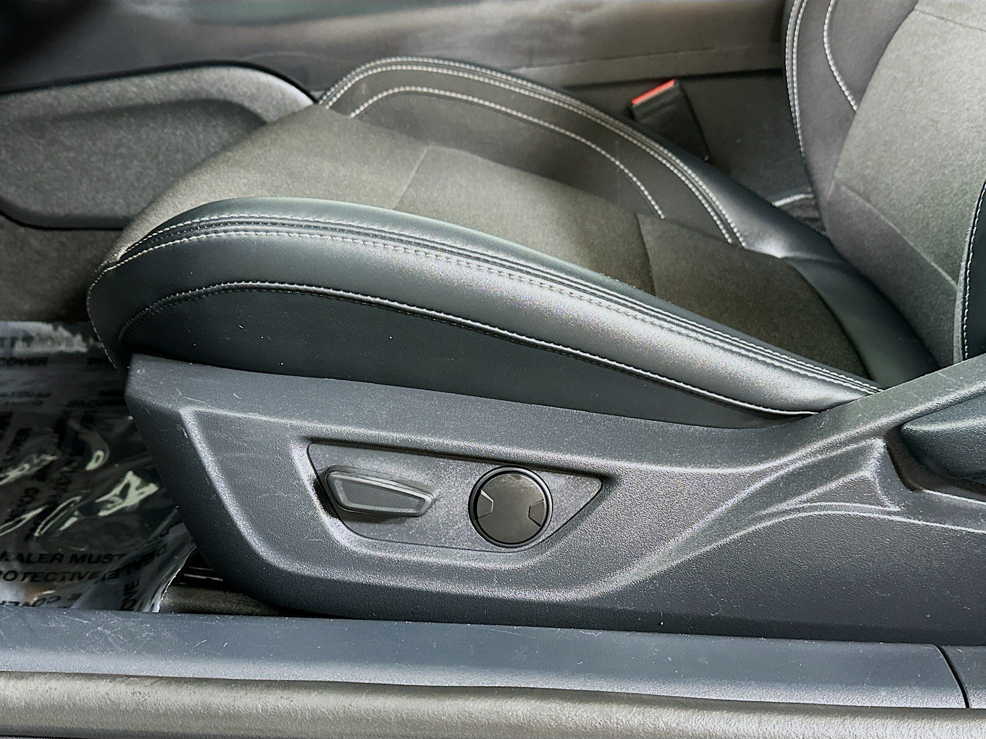Used 2024 Ford Mustang Convertible RWD image 18