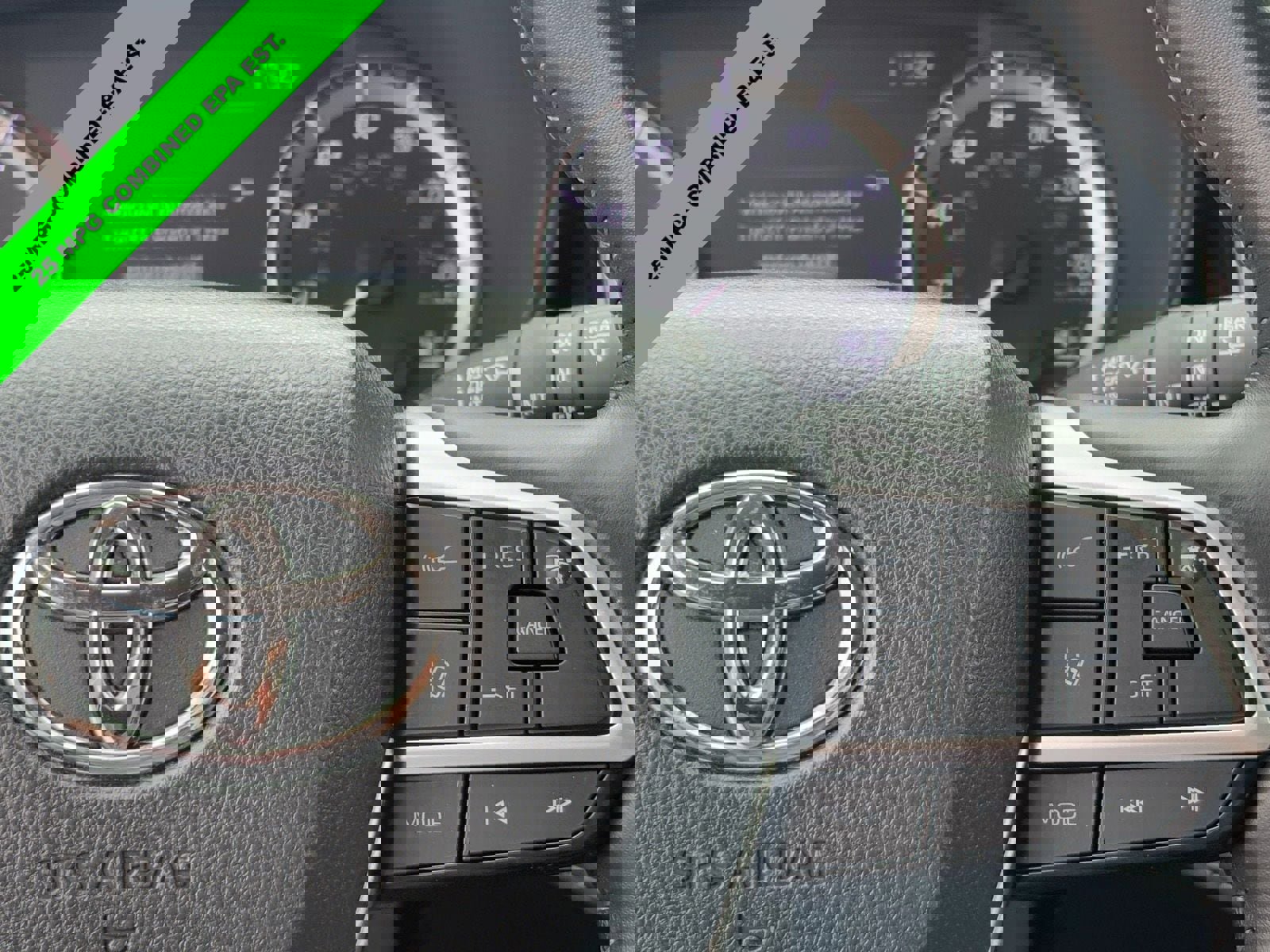 Used 2024 Toyota Highlander LE image 20