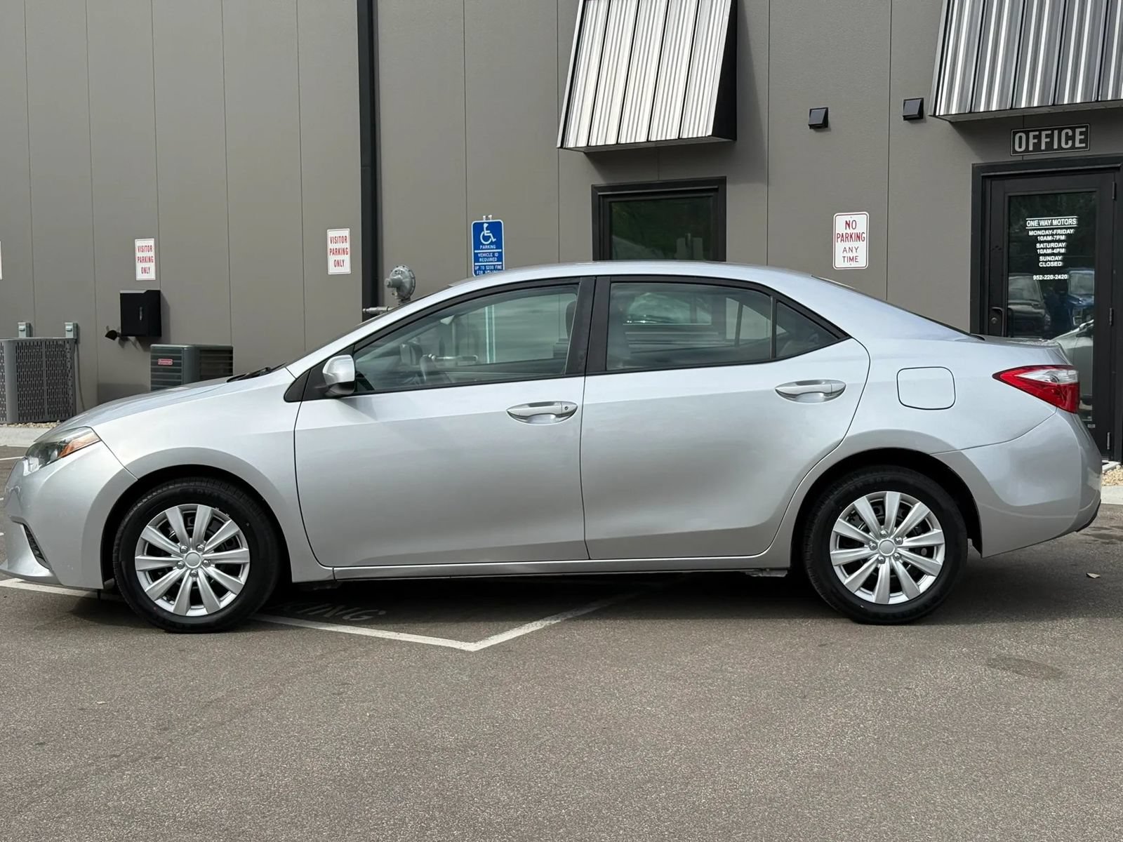 Used 2014 Toyota Corolla LE FWD image 2