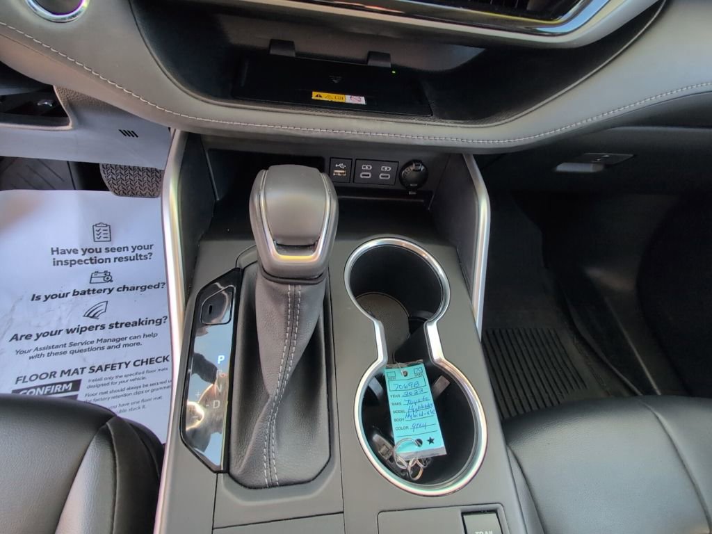 Used 2023 Toyota Highlander XLE image 23