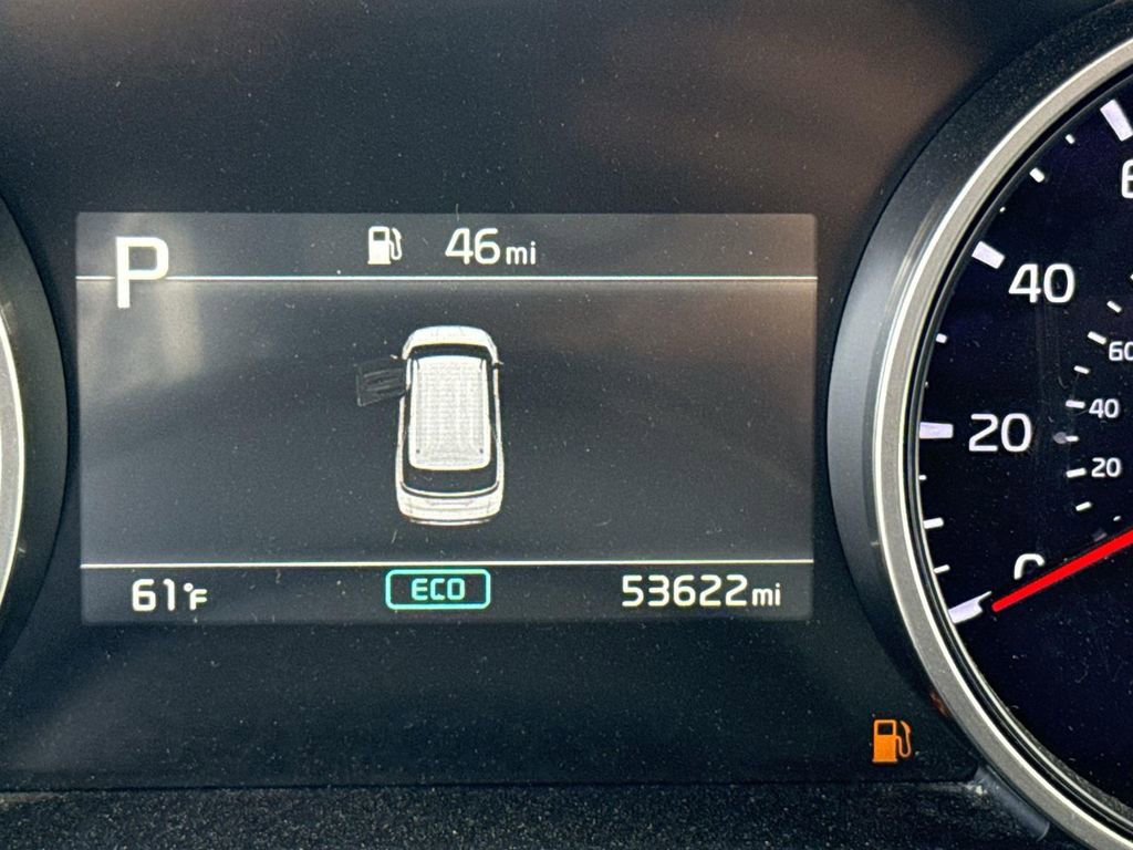 Used 2024 Kia Carnival LX image 11