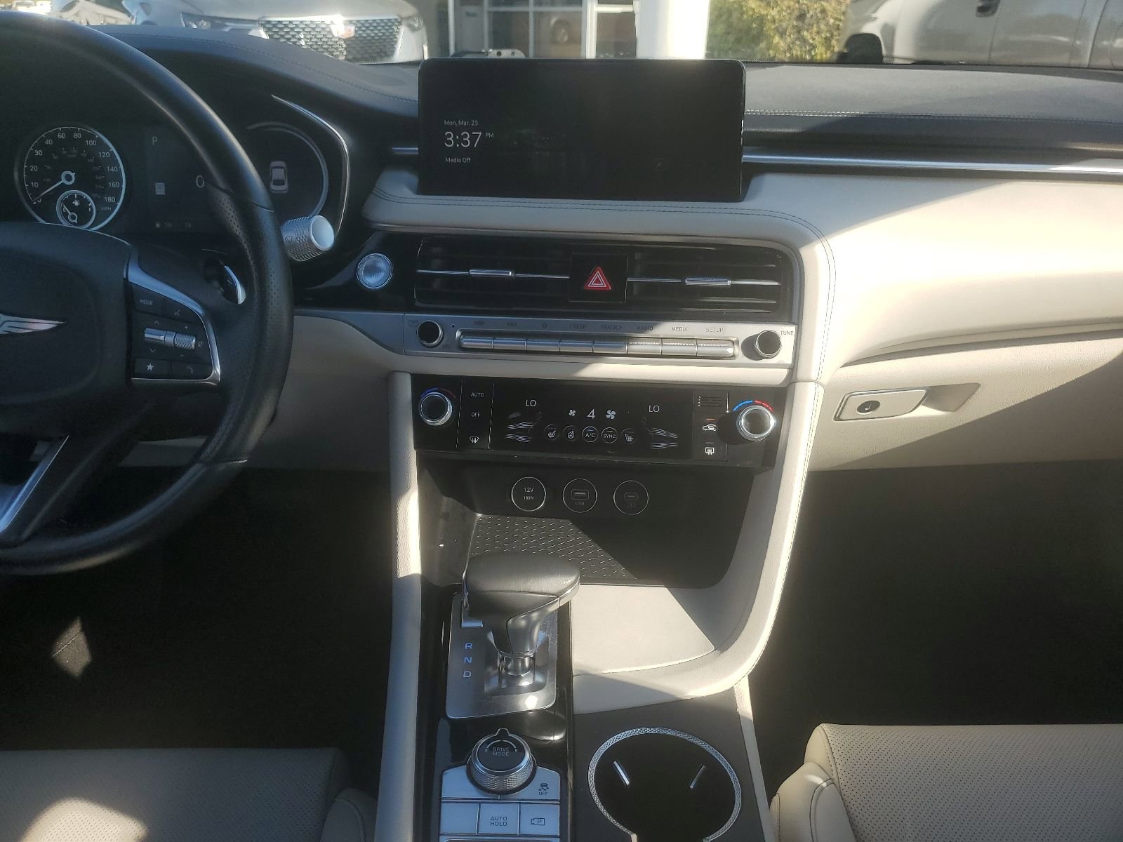 Used 2024 Genesis G70 2.5T image 10