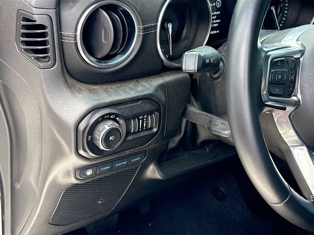 Used 2022 Jeep Wrangler Unlimited Sahara AWD/4WD image 11