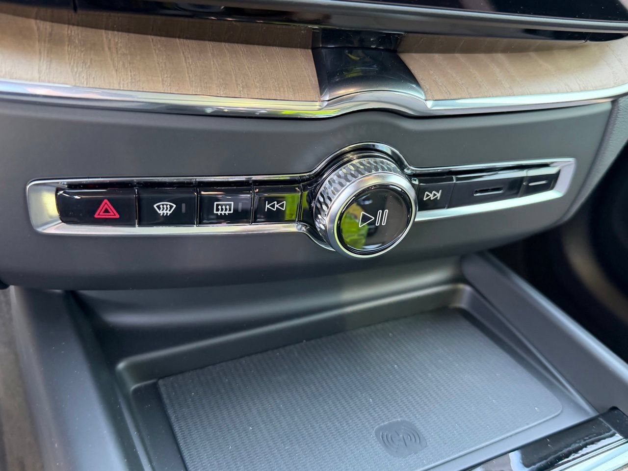New 2027 Volvo XC60 B5 Plus AWD/4WD image 11