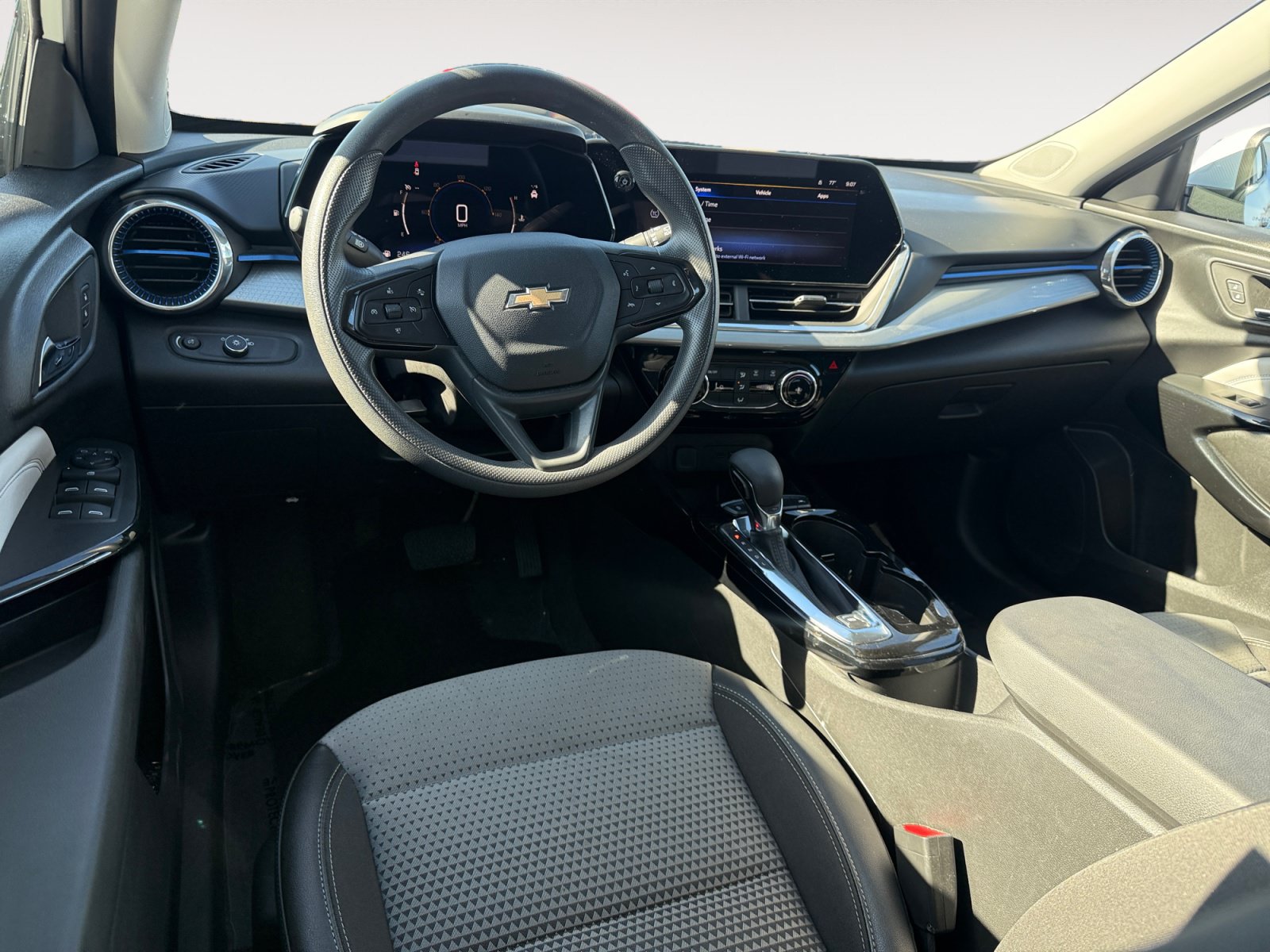 Used 2024 Chevrolet Trax LT FWD image 15