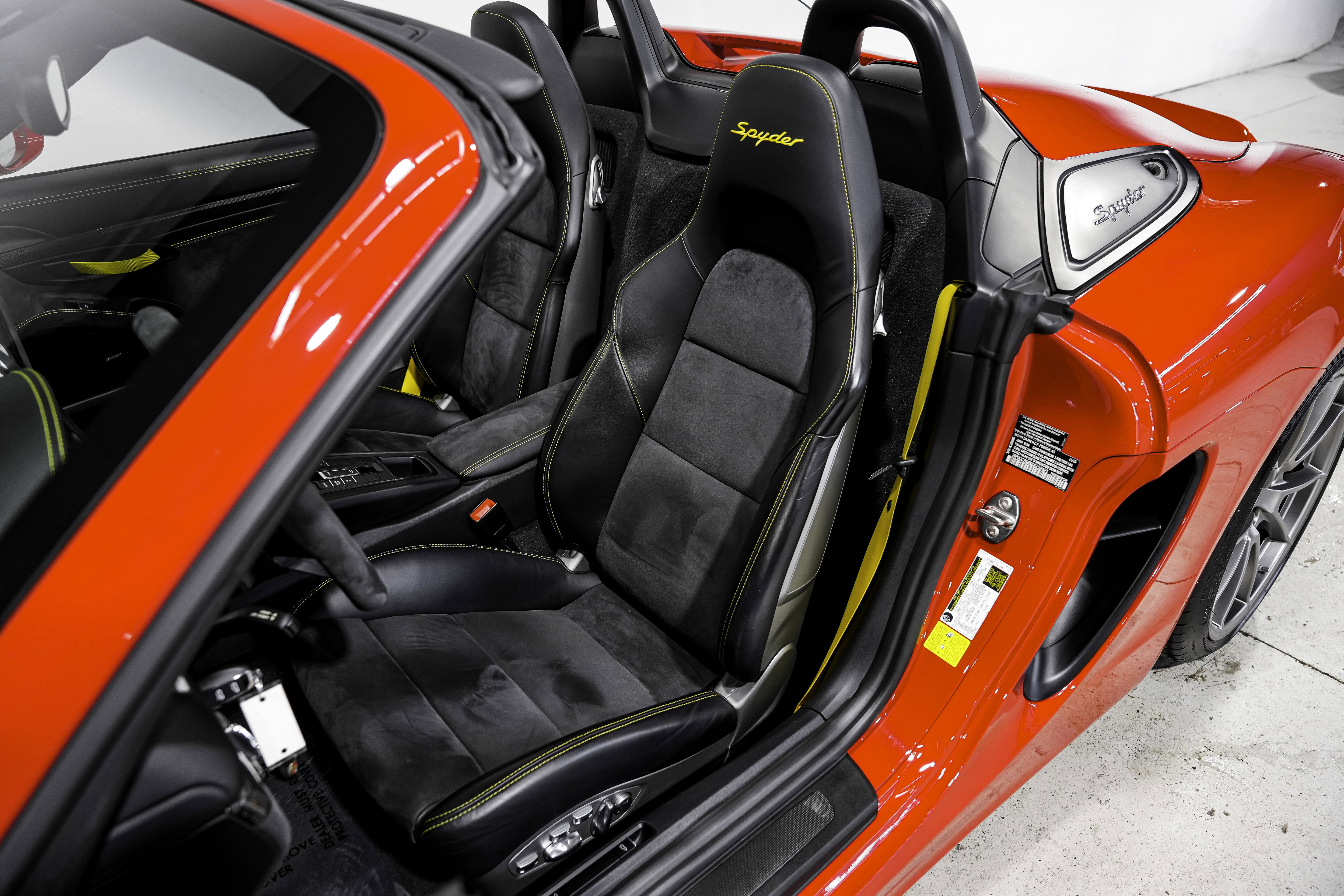 Used 2016 Porsche Boxster Spyder image 19