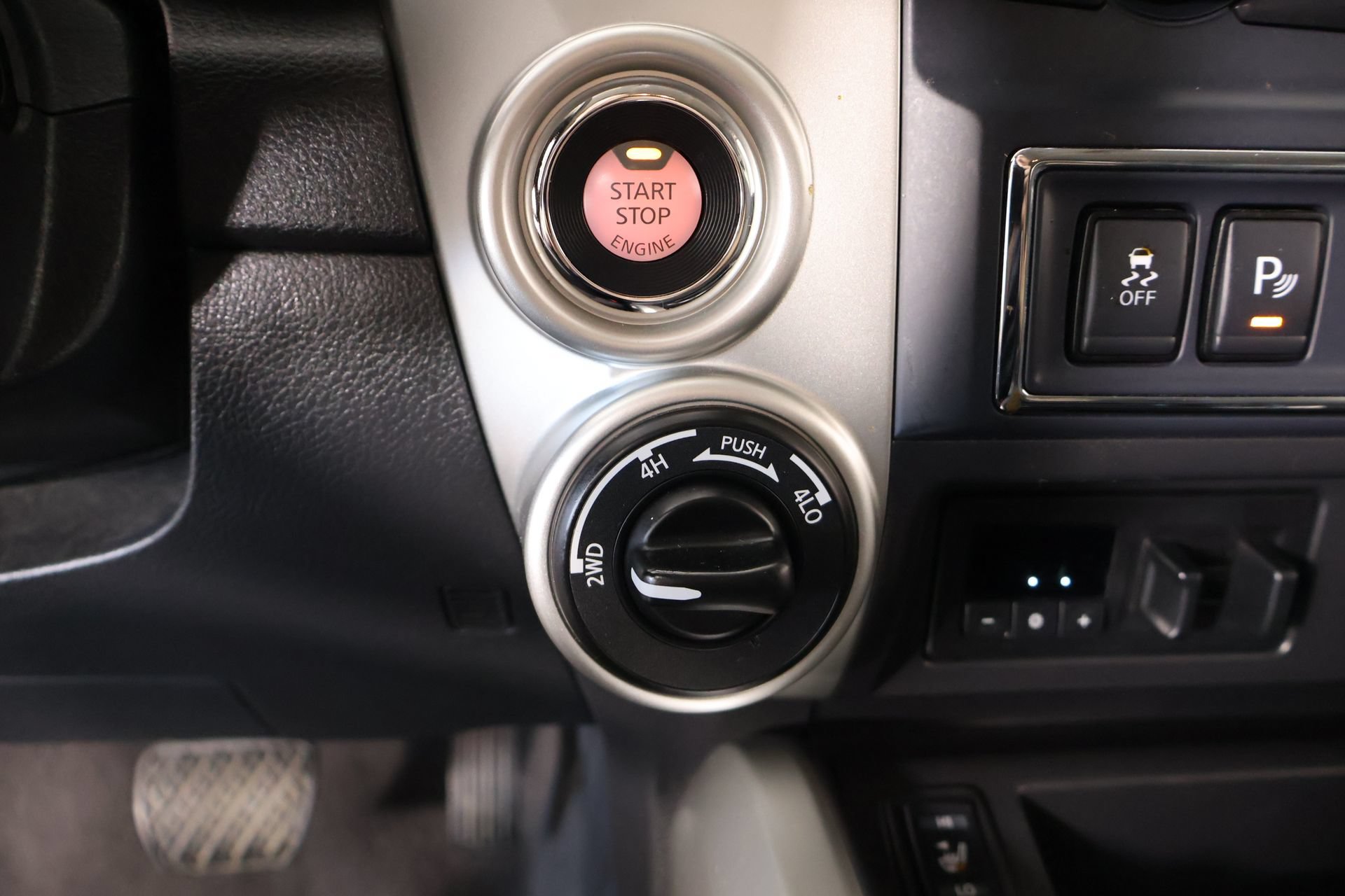 Used 2021 Nissan Titan SV w/ SV Convenience Package AWD/4WD image 9