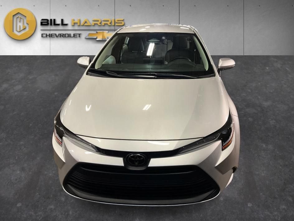 Used 2025 Toyota Corolla LE FWD image 8
