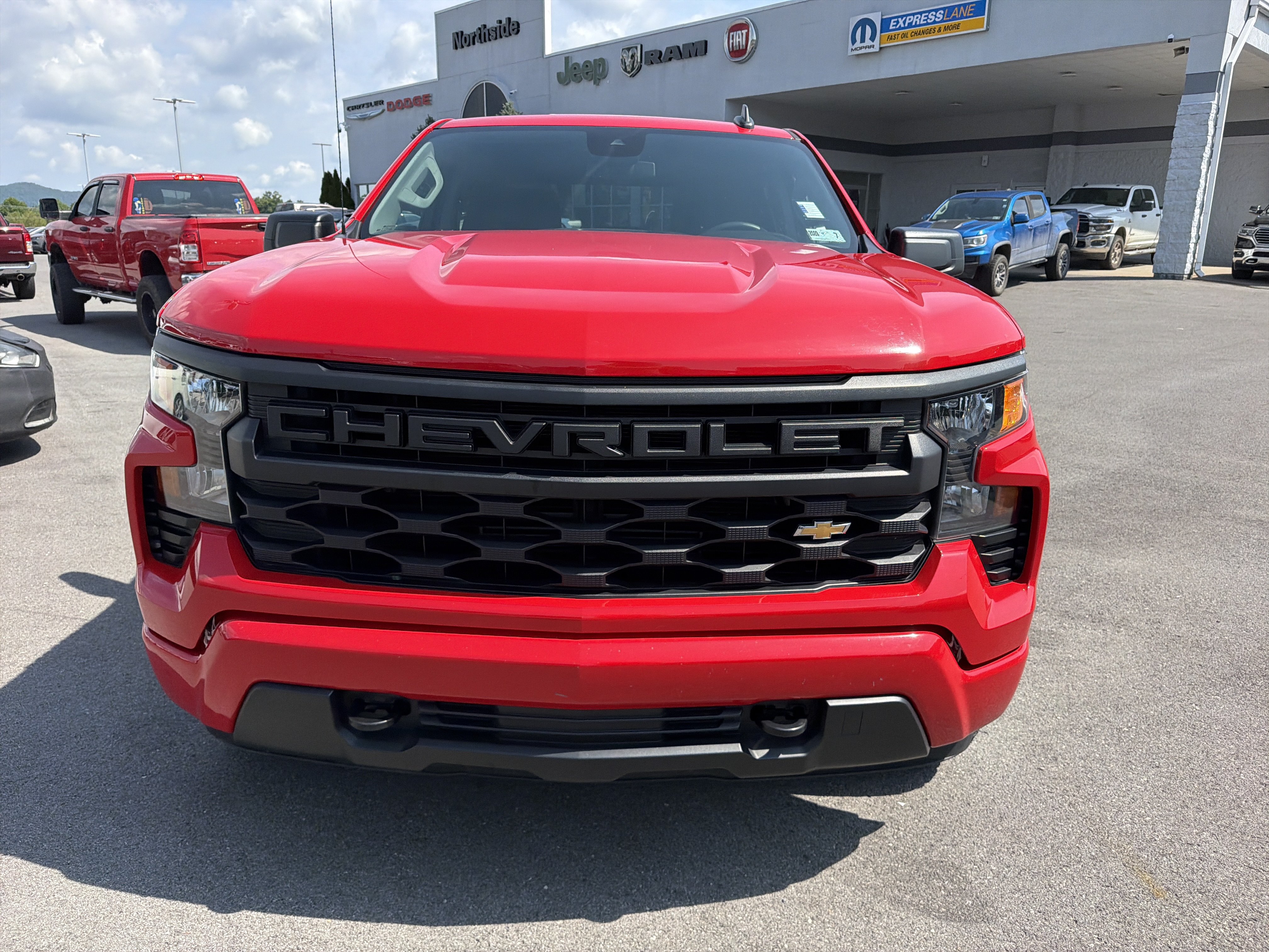 Used 2023 Chevrolet Silverado 1500 Custom AWD/4WD image 2
