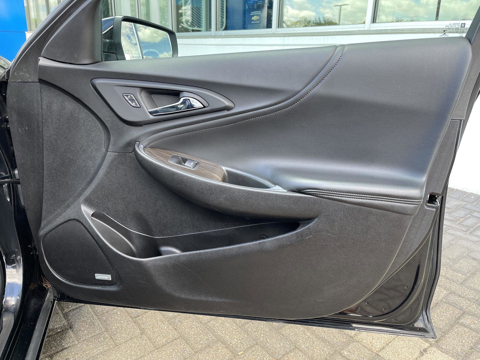 Used 2022 Chevrolet Malibu Premier FWD image 36