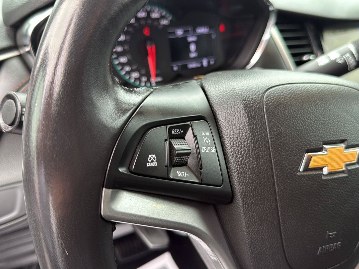 Used 2019 Chevrolet Trax LT w/ LT Convenience Package AWD/4WD image 12