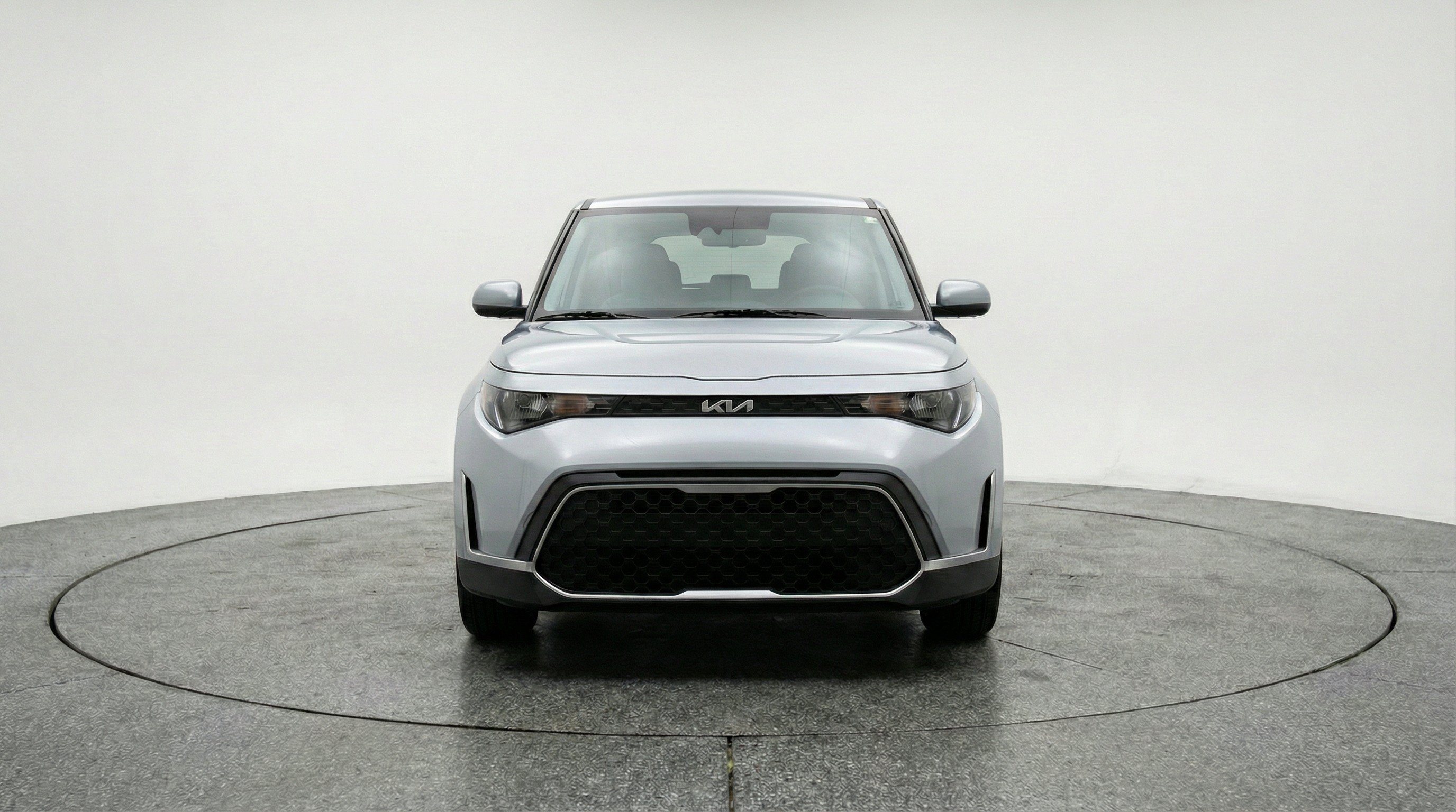 Used 2025 Kia Soul LX w/ LX Technology Package FWD image 2