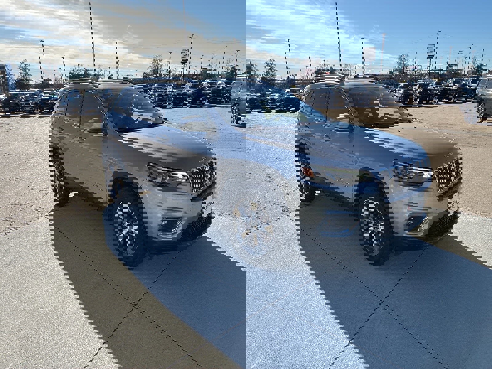 Used 2019 Jeep Cherokee Limited image 9