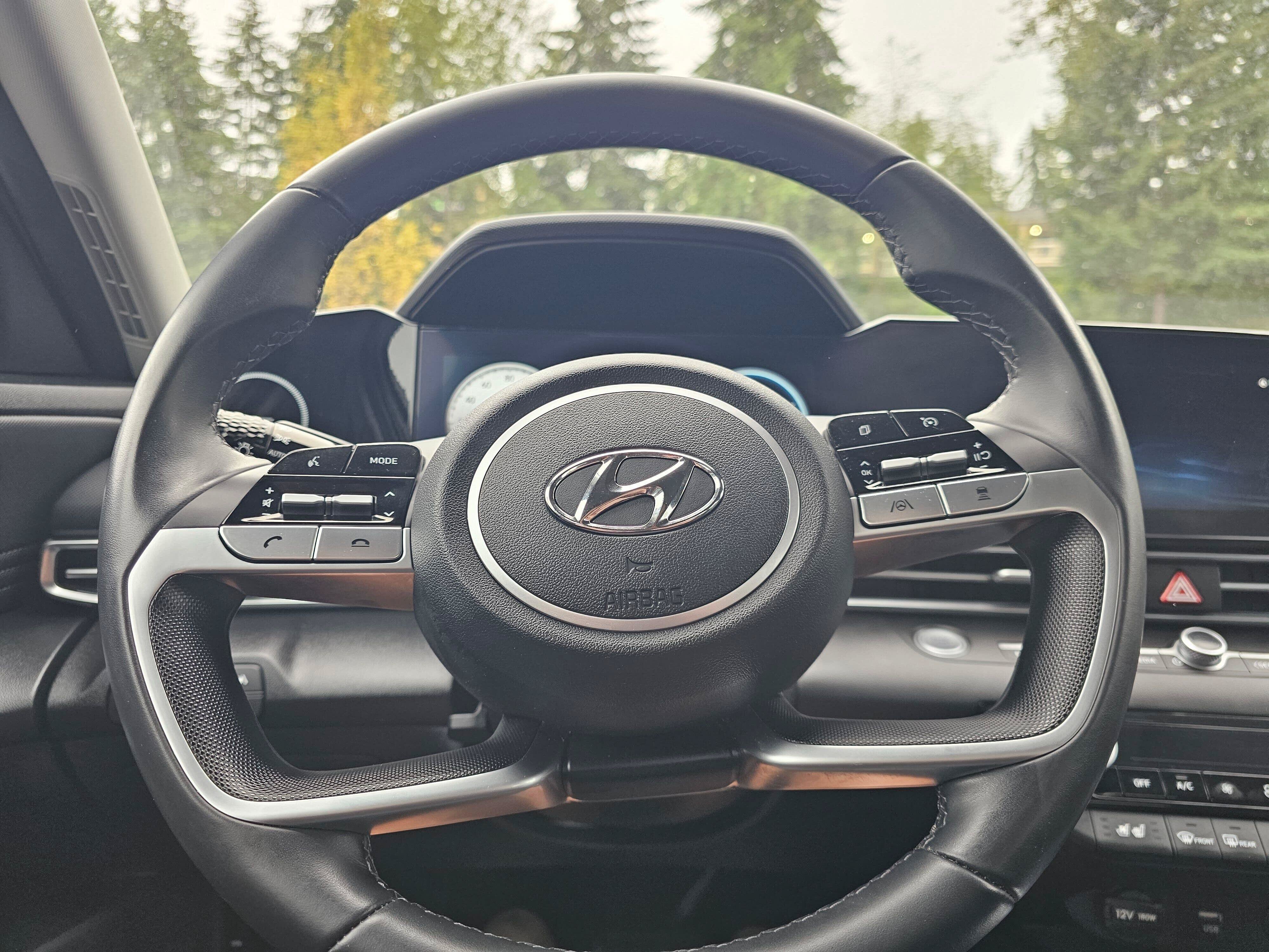 Used 2023 Hyundai Elantra Limited w/ Cargo Package FWD image 25