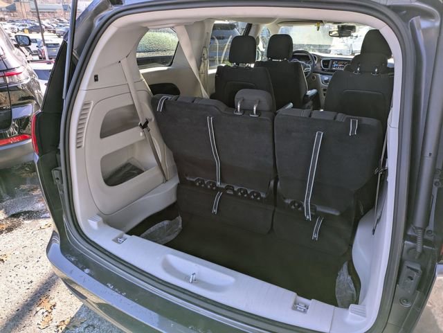 Certified 2023 Chrysler Voyager LX image 25