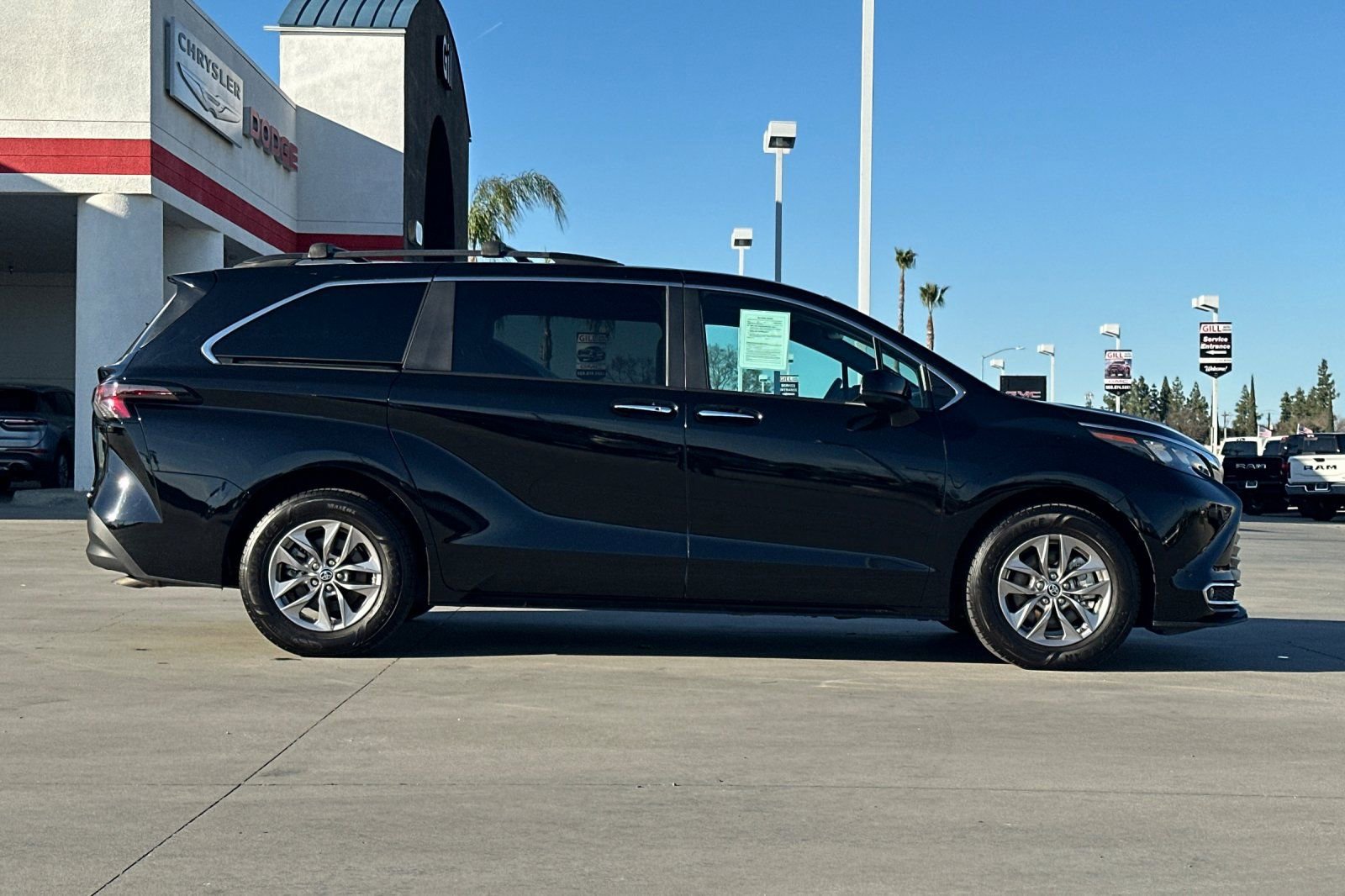 Used 2024 Toyota Sienna XLE image 7