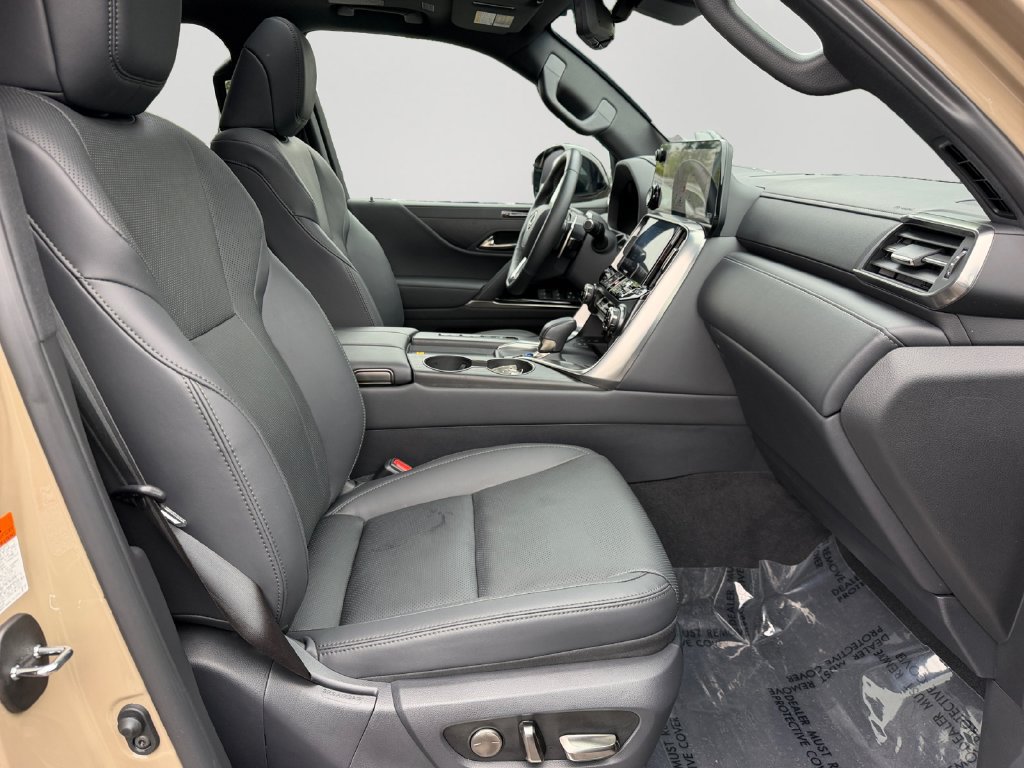 Certified 2025 Lexus LX 700h Overtrail AWD/4WD image 11