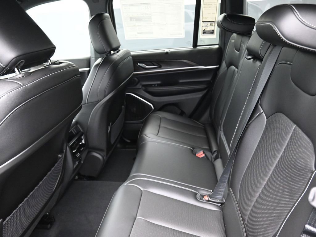 New 2025 Jeep Grand Cherokee Limited w/ Luxury Tech Group II image 14