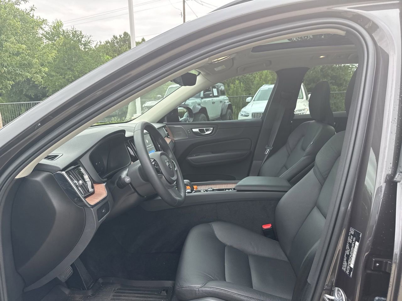Used 2024 Volvo XC60 B5 Plus w/ Protection Package Premier AWD/4WD image 18