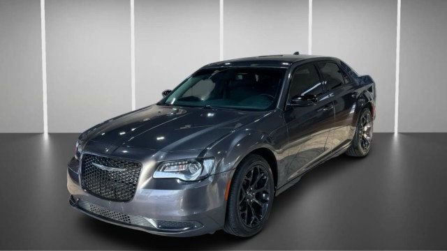 Used 2019 Chrysler 300 Touring w/ Sport Appearance Package image 3