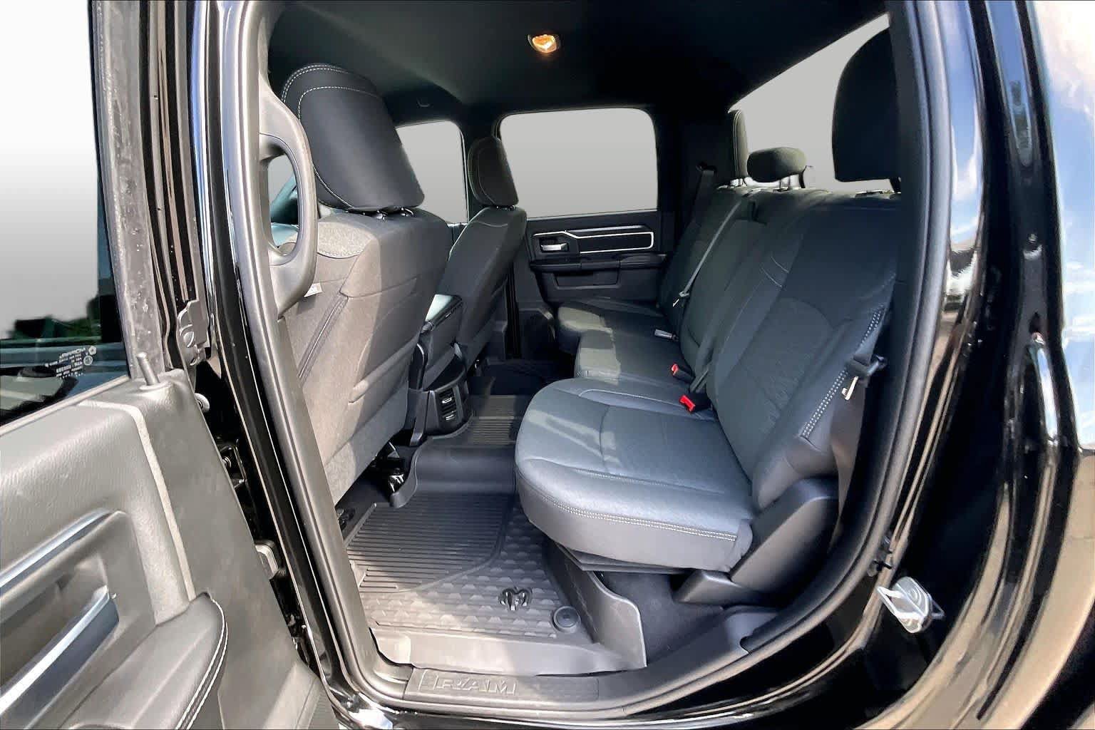 New 2027 RAM 3500 Big Horn AWD/4WD image 21