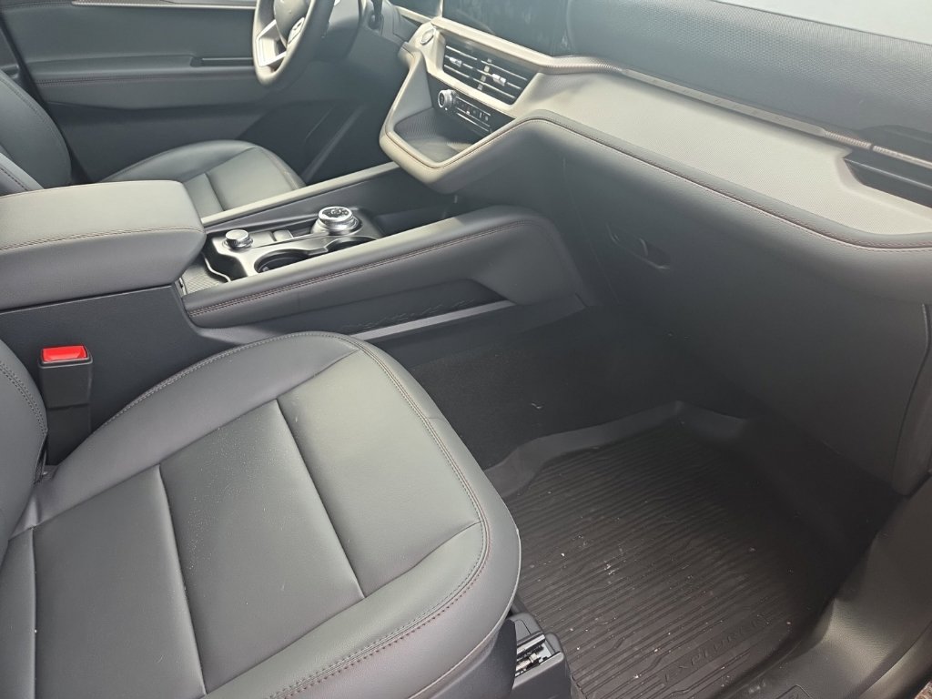 Used 2026 Ford Explorer Active w/ Active Comfort Package AWD/4WD image 6