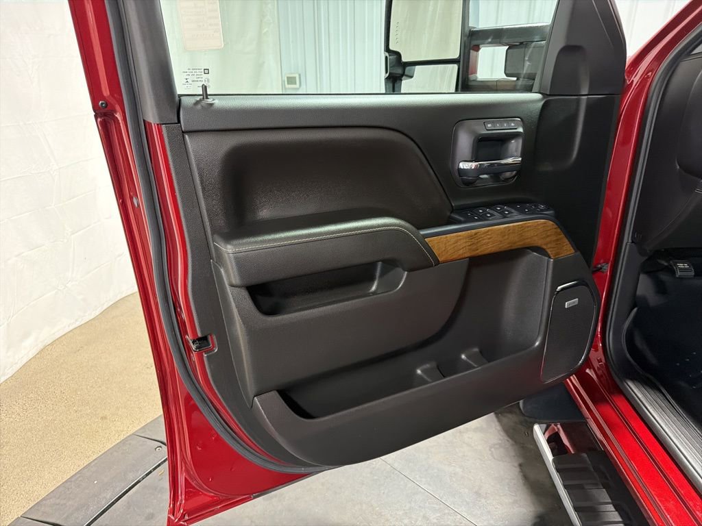 Used 2018 Chevrolet Silverado 1500 LTZ w/ LTZ Plus Package image 4