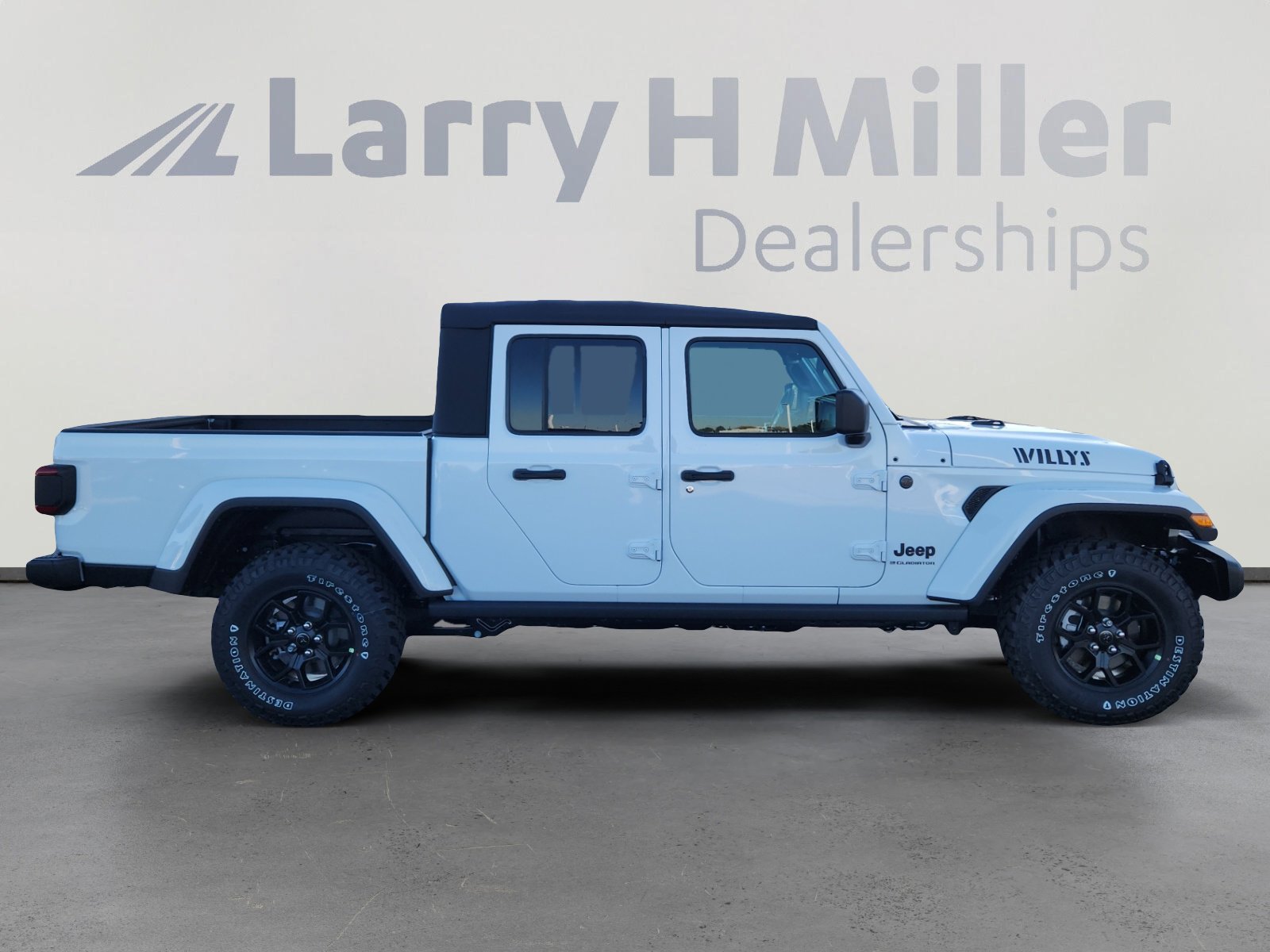 New 2025 Jeep Gladiator Willys AWD/4WD image 7