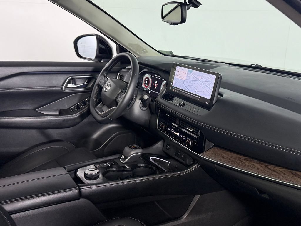 Used 2025 Nissan Rogue Platinum w/ Tech Package AWD/4WD image 33