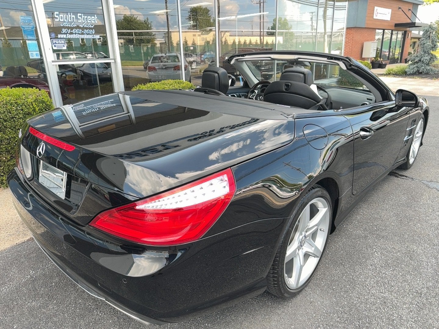 Used 2014 Mercedes-Benz SL 550 image 3